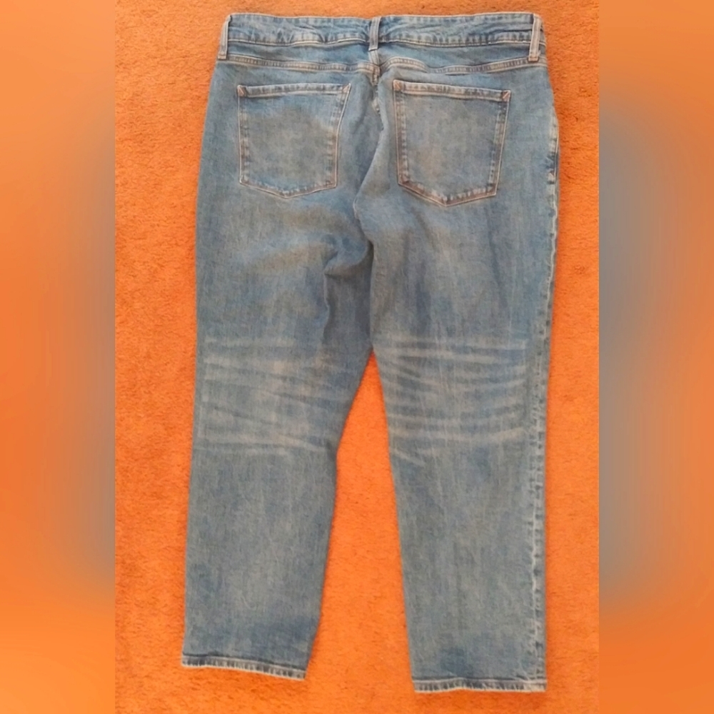 A.n.a Mid Rise capris - Picture 3 of 3